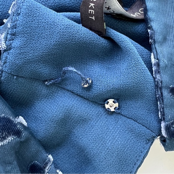 NWOT White House Black Market Salma Velvet Burnout Shell M Petite Size Sold Out - Picture 10 of 15